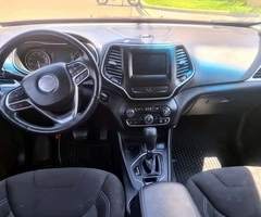 Vagoneta Jeep Cherokee año 2020 - 2