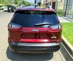 Vagoneta Jeep Cherokee año 2020 - 4