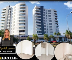 Local comercial sobre avenida en alquiler zona oeste en condominio