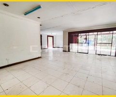 SOBRE TERCER ANILLO AMPLIO INMUEBLE EN ALQUILER - IDEAL PARA EMPRESAS - 6