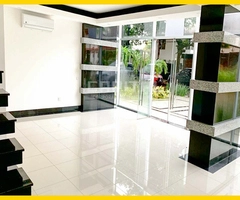LOCAL COMERCIAL EN ALQUILER - EN EDIFICIO EXCLUSIVO EN EQUIPETROL - 2