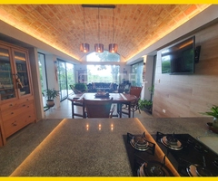 EN PORONGO VENDO O ALQUILO  MODERNA CASA DE ESTILO – CON UNA VISTA ESPECTACULAR - 2