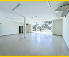 SOBRE AV BANZER INMUEBLE COMERCIAL CON SHOWROOM, OFICINAS, ALMACÉN Y  DEPÓSITOS ????????️ - 5