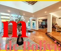 Exclusiva residencia con piscina propia.