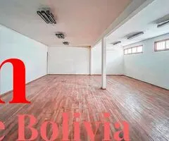 SOBRE AVENIDA IRALA VENDO INMUEBLE CON AMPLIO SHOWROOM - 7